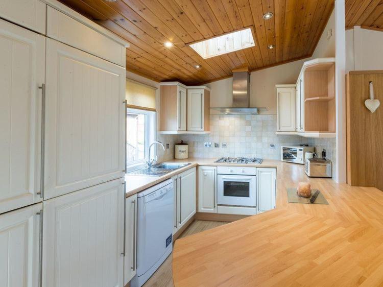 Windermere Retreat - White Cross Bay Holiday Park ภายนอก รูปภาพ