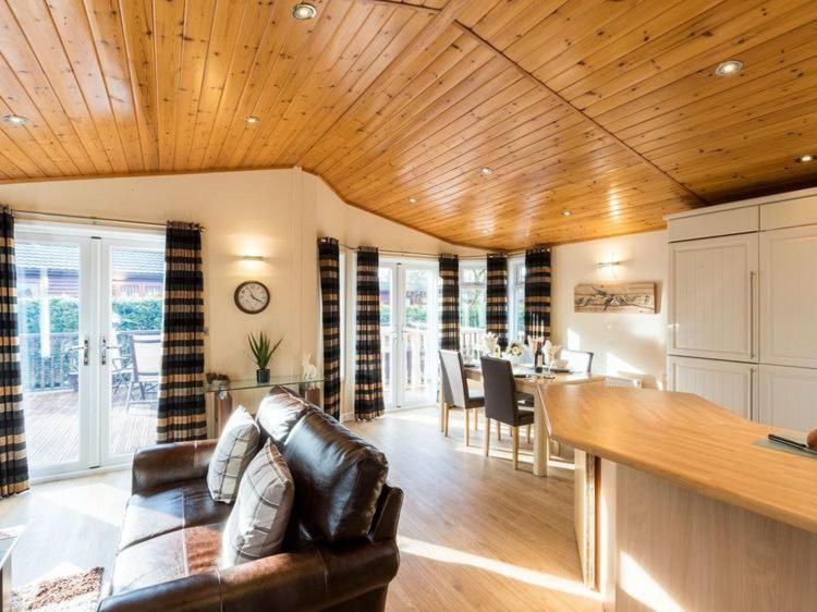 Windermere Retreat - White Cross Bay Holiday Park ภายนอก รูปภาพ