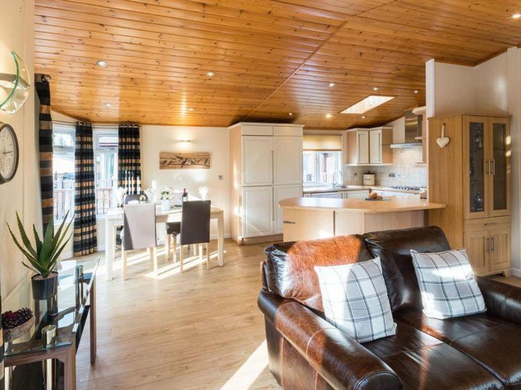 Windermere Retreat - White Cross Bay Holiday Park ภายนอก รูปภาพ
